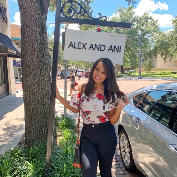 Meet your Posher, Alexus - Picture 1 of 4